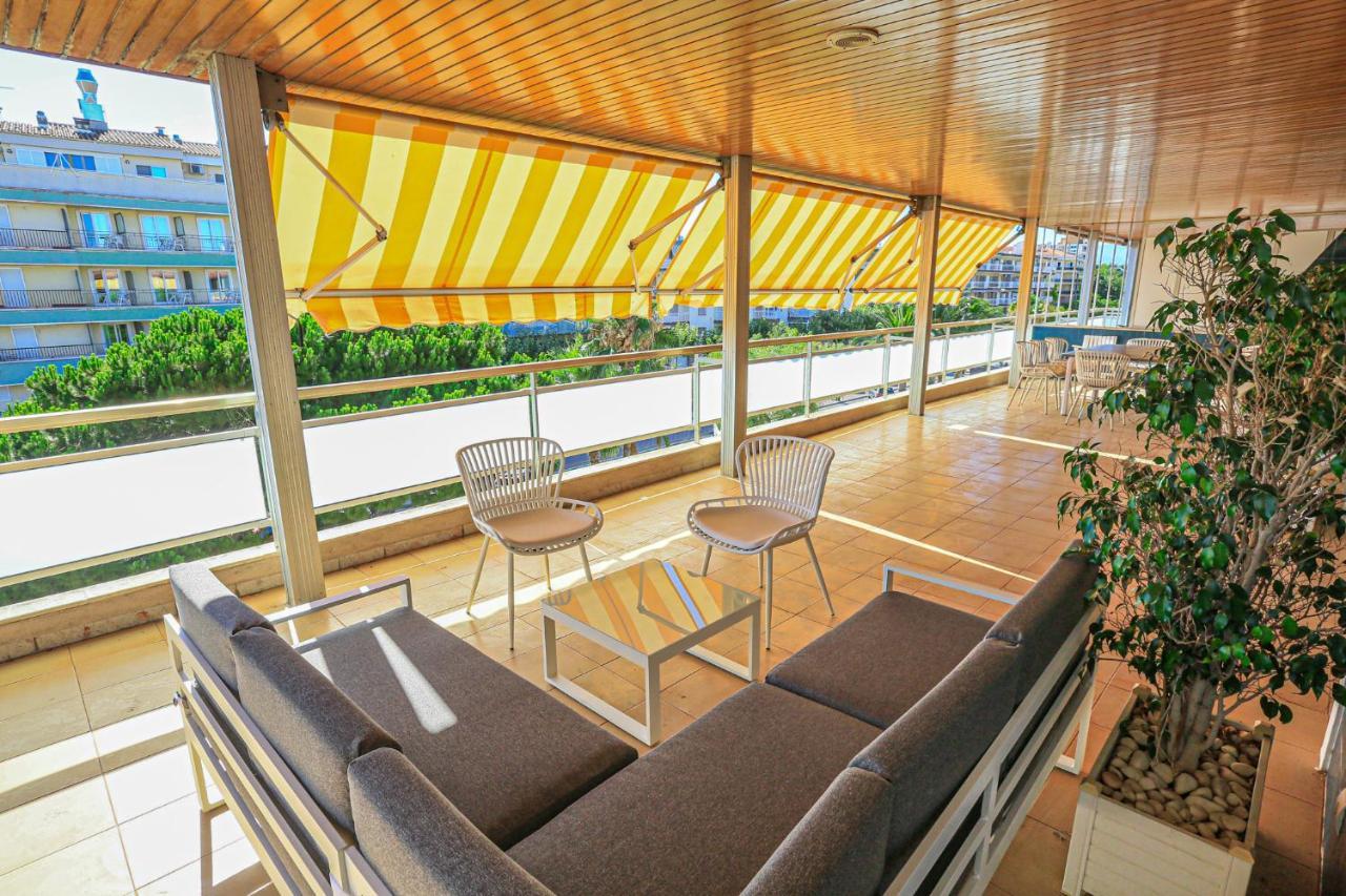 Aquarium - Only Families Apartment Cambrils Bagian luar foto