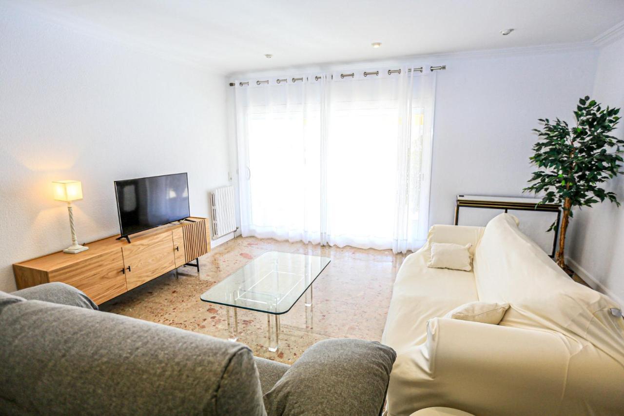 Aquarium - Only Families Apartment Cambrils Bagian luar foto