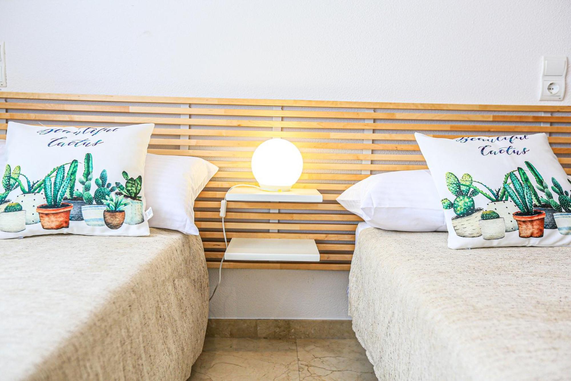 Aquarium - Only Families Apartment Cambrils Bagian luar foto