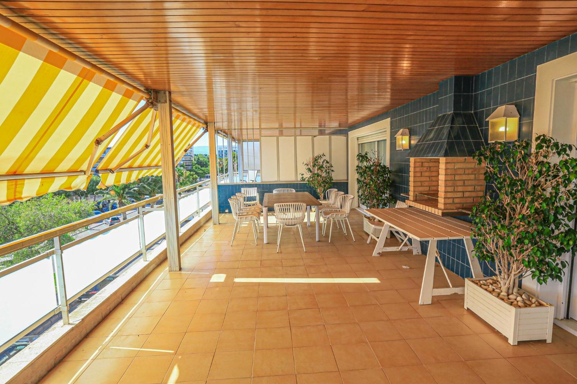 Aquarium - Only Families Apartment Cambrils Bagian luar foto
