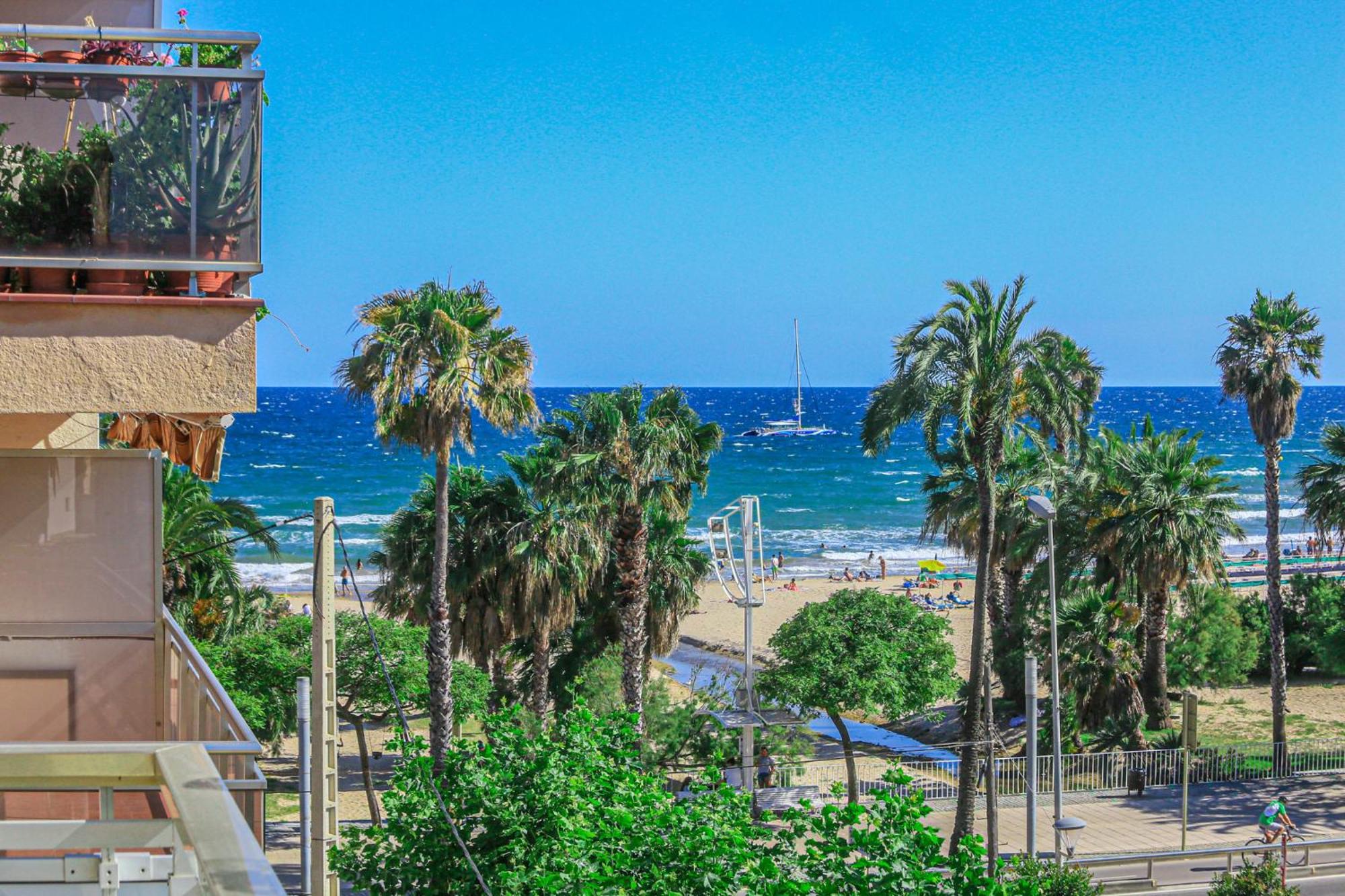 Aquarium - Only Families Apartment Cambrils Bagian luar foto