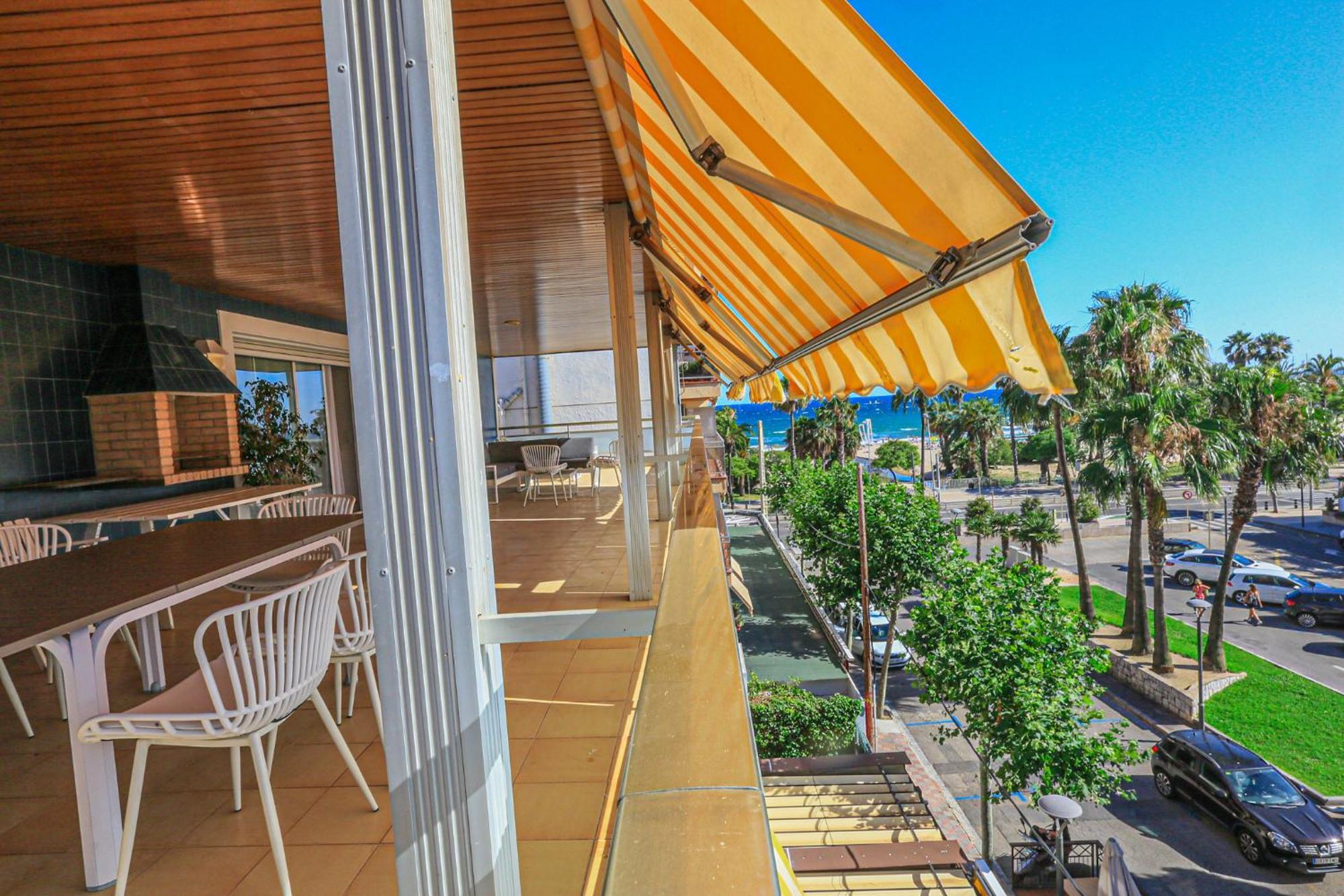 Aquarium - Only Families Apartment Cambrils Bagian luar foto