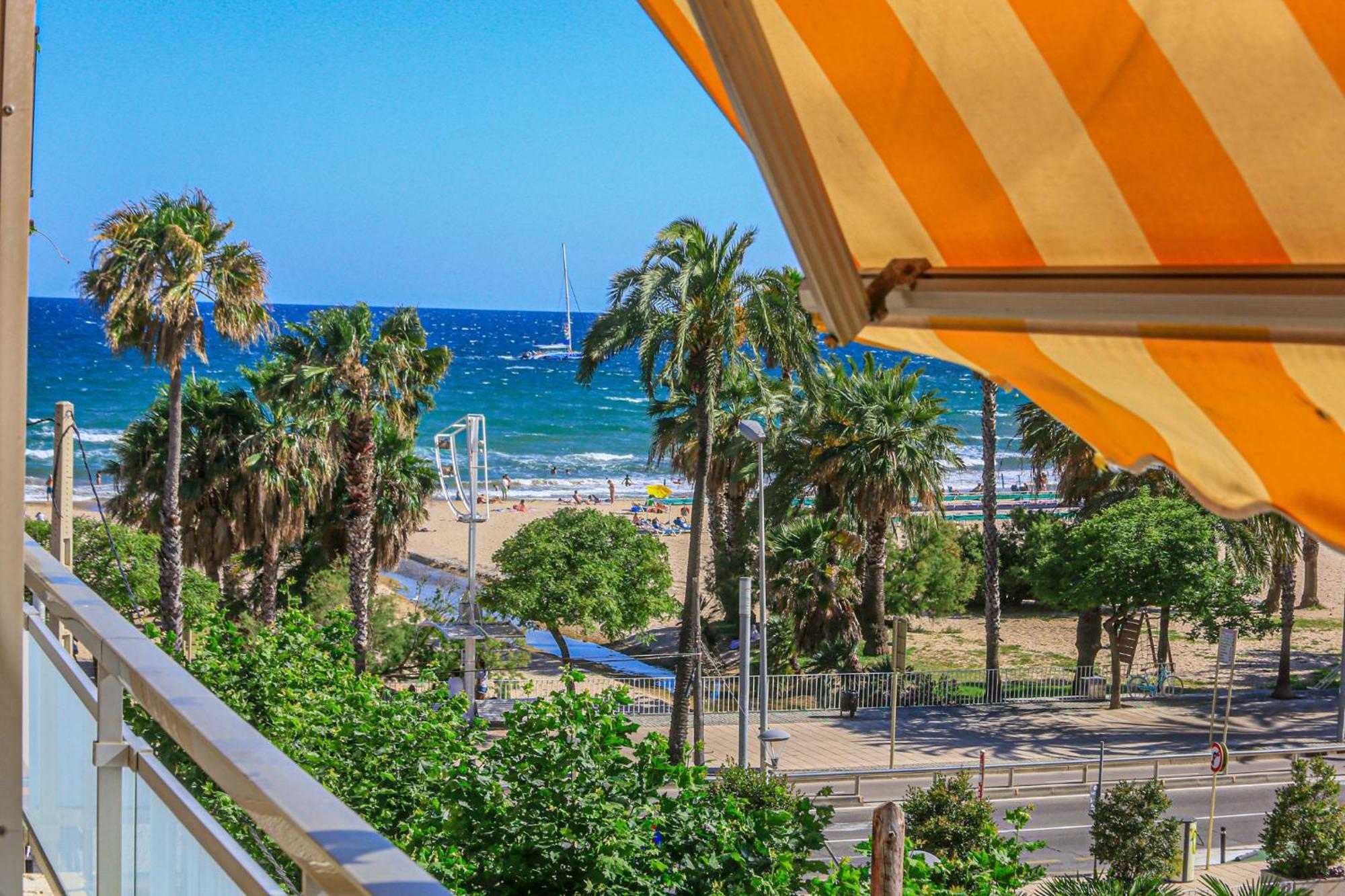 Aquarium - Only Families Apartment Cambrils Bagian luar foto